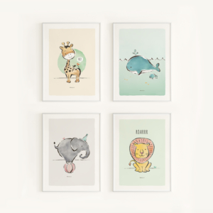 Kinderkamer poster set van 4 met illustraties van een giraf, walvis, olifant en leeuw