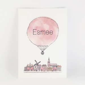 Geboortekaartje Esmee met luchtballon en skyline, voor de geboorte van een meisje - van Kikker & Prins